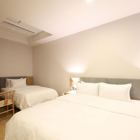 Hound Hotel Чханвон Экстерьер фото