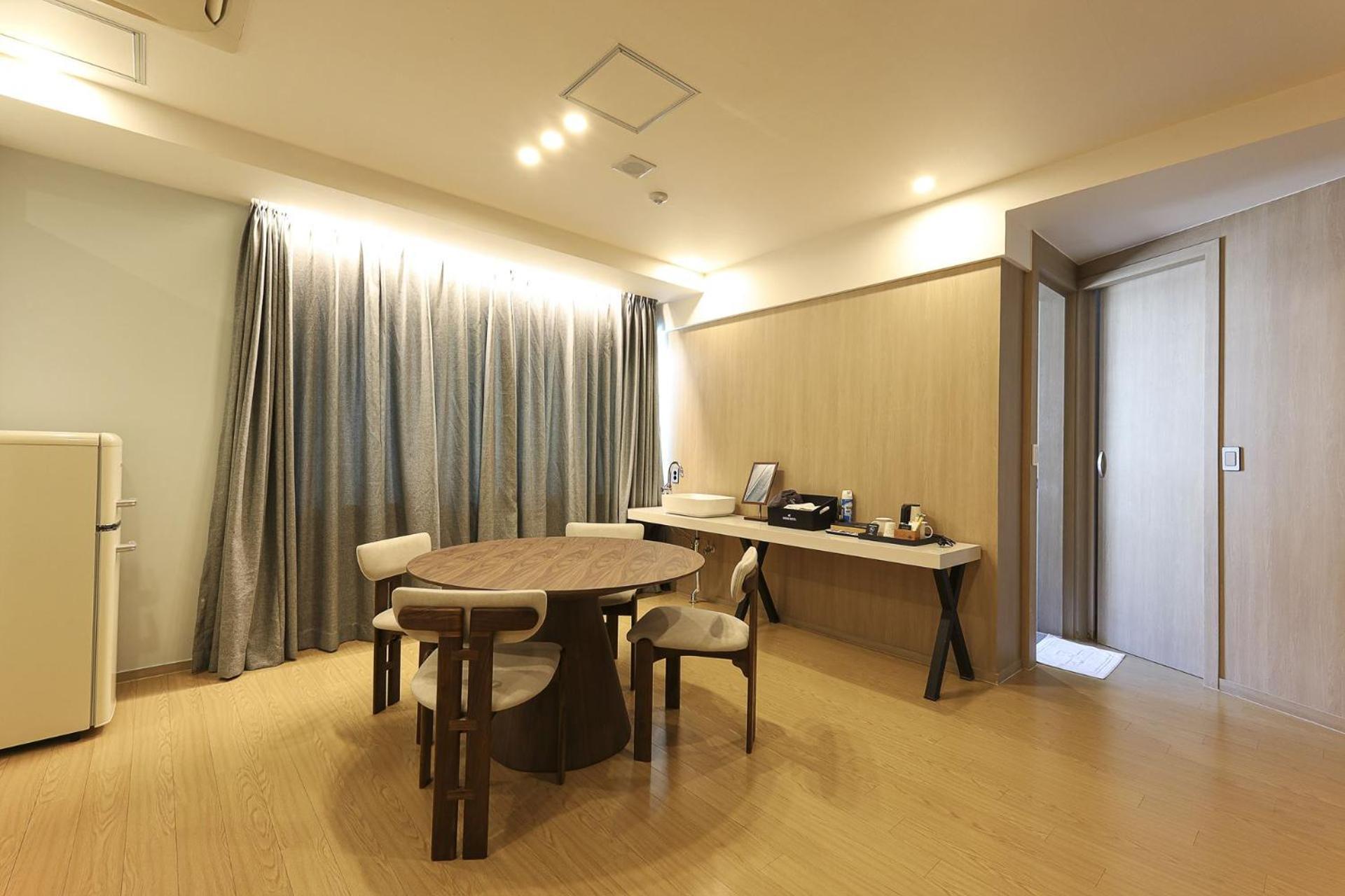 Hound Hotel Чханвон Экстерьер фото