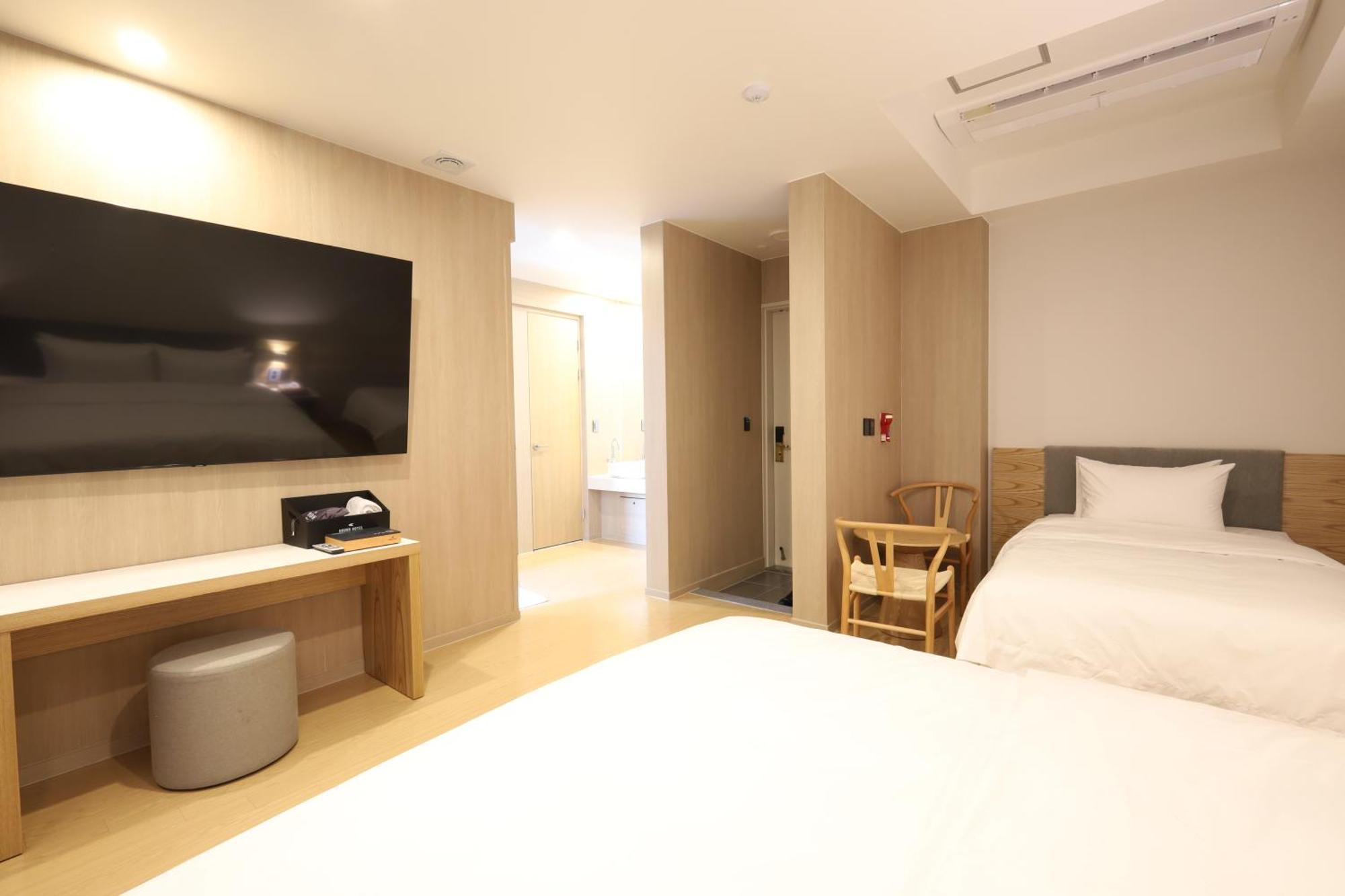 Hound Hotel Чханвон Экстерьер фото