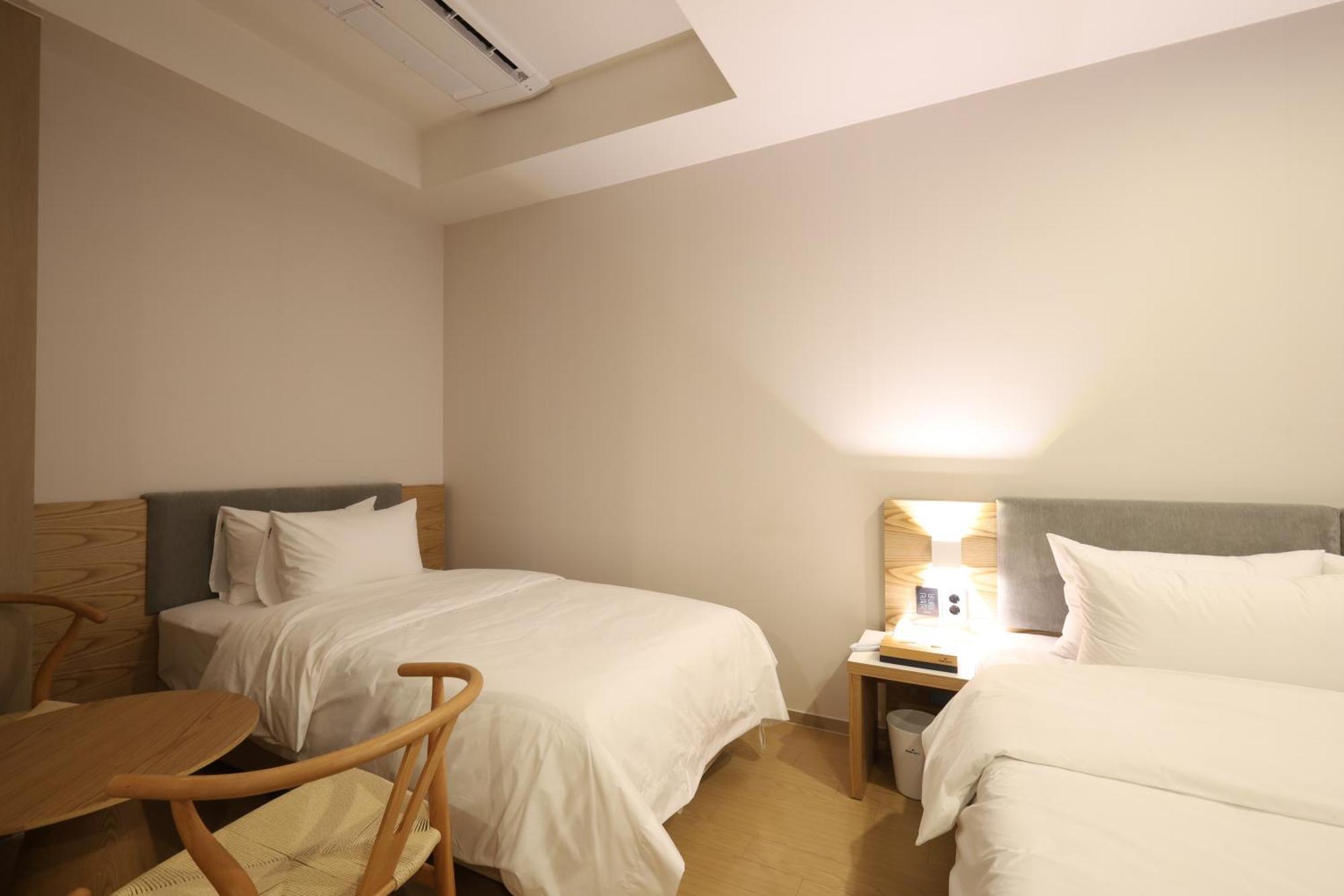 Hound Hotel Чханвон Экстерьер фото